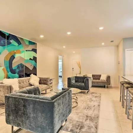 61 Massive 4 Bedroom Close To The Beach With A Pool